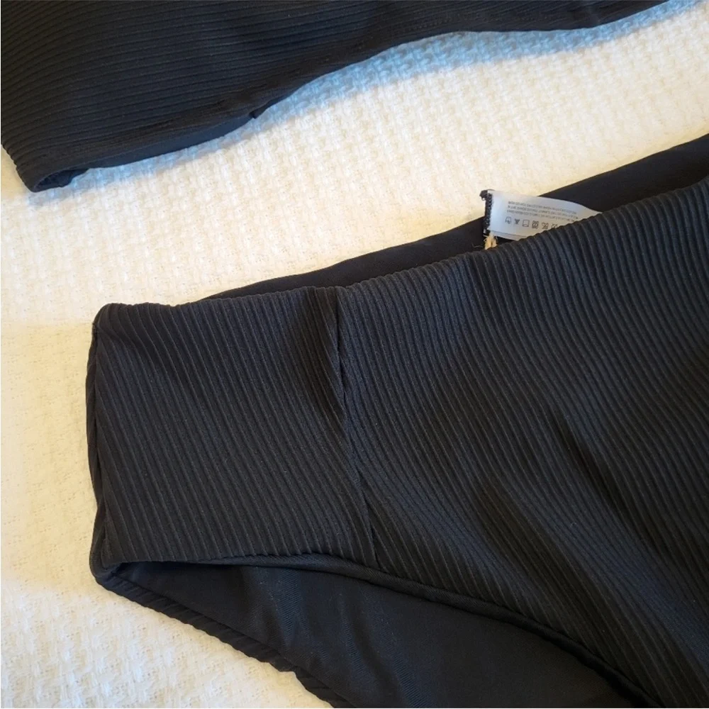 Berlook | Black Ribbed Scoop Top & High-Waisted Bottom Bikini Set - Picture 8 of 9